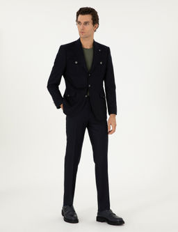 Темно-синие тканевые брюки узкого кроя