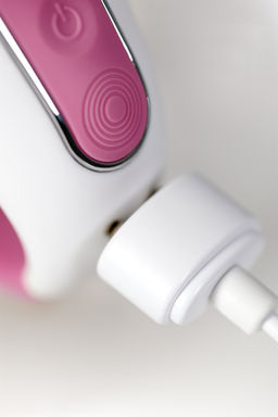 Нереалистичный вибратор Satisfyer Vibes Petting Hippo, силикон, красный, 22,9 см.  фото 14