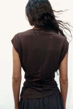Top drapeado con escote barco - H&m фото 7