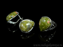 Кольцо Серьги с унакитом размер 17
