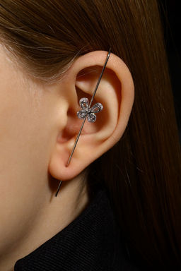 Серьга кафф «Бабочка», цвет белый в серебре