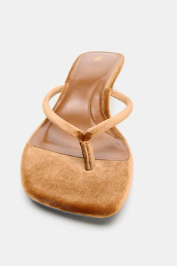 SANDALIA EFECTO TERCIOPELO / Ocre - Zara фото 3