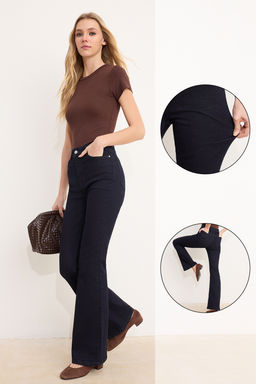 Koyu Mavi Raw Yuksek Bel Orta Esnek Flare Uzun Boy Jeans TWOSS26JE00105 - Trendyolmilla фото 3