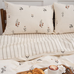 КПБ Чистый хлопок евро макси, наволочки 50х70, поплин, 100% хлопок, Гербариум Пододеяльник 200х220 с прорезью, простыня классическая 235х260 подшита с 4-х сторон, наволочки 50х70 с клапаном - 2 шт. - Традиция фото 4