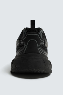 ZAPATILLA SUELA VOLUMEN / Negro