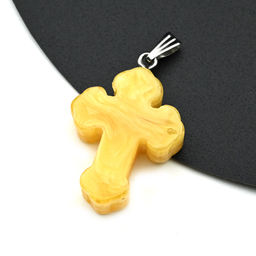 Крестик на шею из янтаря 22*28мм цв.молочно-медовый