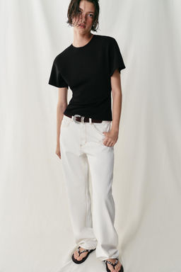 TOP CUT OUT MANGA CORTA / Negro