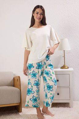 Trendyolmilla Ekru %100 Pamuklu Cicekli Kapri Orme Pijama Tak?m? THMSS25PT00366