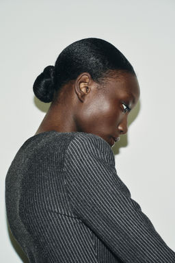 TOP WITH SHOULDER PADS AND PINSTRIPE - Zara фото 5