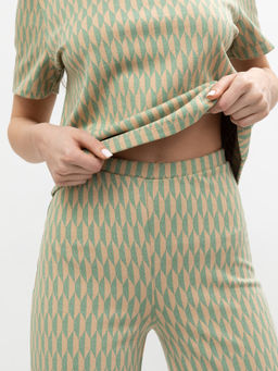 Брюки женские пыльно-зеленые с принтом в виде орнамента геометрия на шалфее 182446 - Mark formelle фото 4