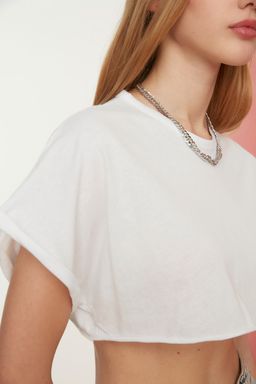 Beyaz %100 Pamuk Bisiklet Yaka Super Crop Orme T-Shirt TWOSS21TS0091