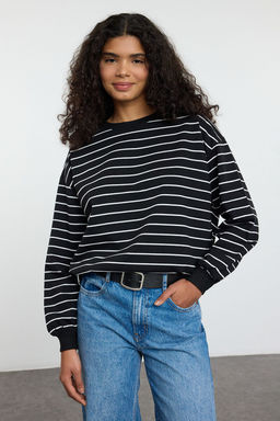 TRENDYOLMILLA Siyah 2 Iplik Bisiklet Yaka Cizgili Regular Orme Sweatshirt TWOAW25SW00324