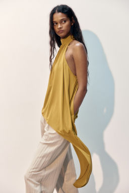 Top asim?trico con escote halter - H&m фото 7