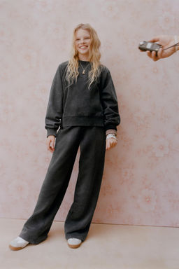 SUDADERA EFECTO LAVADO TEXTO / Gris