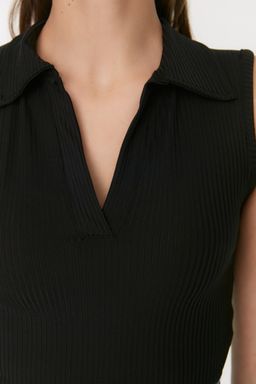 Siyah Fitted/Vucuda Oturan Polo Yaka Crop Esnek Orme Bluz TWOSS22BZ0335