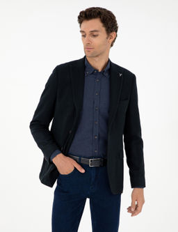 Зеленая куртка узкого кроя