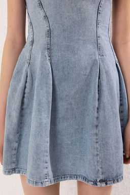 Trendyolmilla Ac?k Mavi Etegi F?rf?rl? Ayarlanabilir Ask?l? Pileli Mini Denim Elbise TWOSS25EL00750  фото 3
