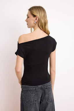 Siyah Fitted/Vucuda Oturan Asimetrik Yaka Kolsuz Yumusak Orme Bluz TWOSS26BZ00360 - Trendyolmilla фото 4