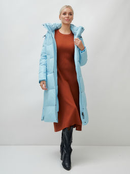 Пальто утепленное стеганное зимнее с капюшоном женское голубого цвета 9601Gl