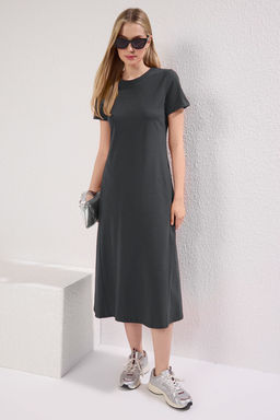 TRENDYOLMILLA Siyah Cepli Premium Bisiklet Yaka A-Line Orme Midi Elbise TWOSS24EL00169  фото 22