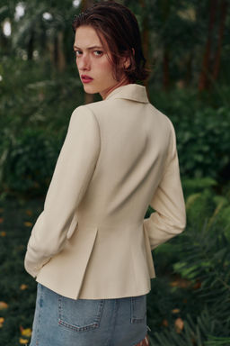 BLAZER ENTALLADA PEPLUM HOMBRERAS / Crudo - Zara фото 5