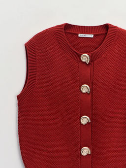Вязаный жилет с декоративными пуговицами / Zarina  фото 3