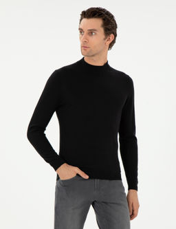 Черный зауженный свитер