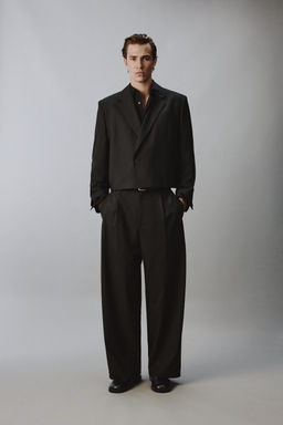 PANTAL?N RELAXED FIT PLIEGUES TRAJE / Negro