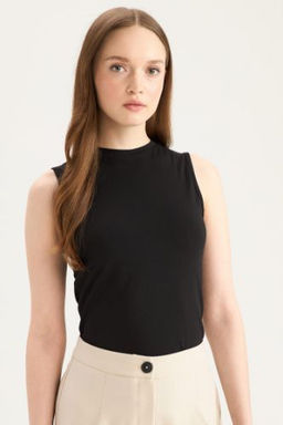 Regular Fit Bisiklet Yaka Basic Duz Kolsuz Atlet
