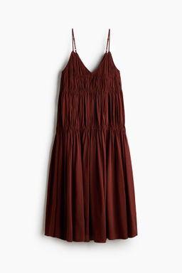 Vestido fruncido con tirantes espagueti