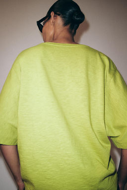 CAMISETA ESCOTE PICO / Pistacho - Zara фото 3