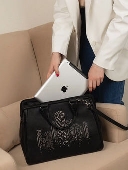 Сумка-саквояж дорожная небольшая из мягкой экокожи.