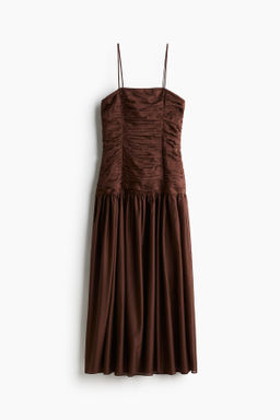 Vestido con cuerpo plisado